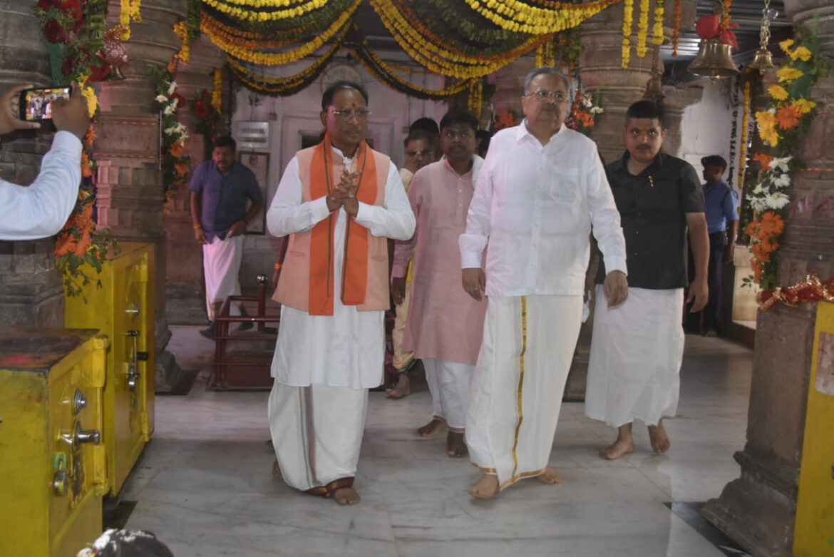 मुख्यमंत्री साय ने बस्तर की आराध्य देवी मां दंतेश्वरी की पूजा-अर्चना कर प्रदेशवासियों की खुशहाली की कामना की