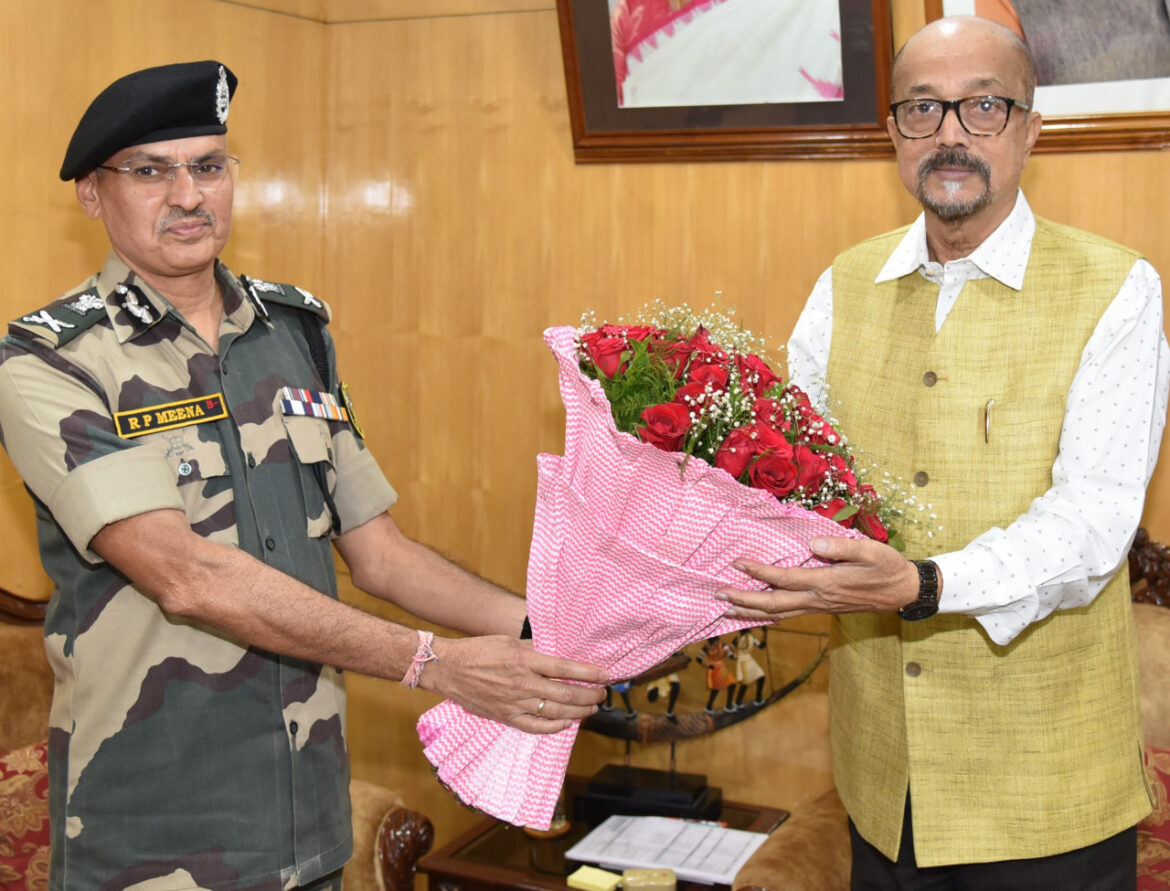 राज्यपाल डेका से विशेष महानिदेशक मीना ने भेंट की