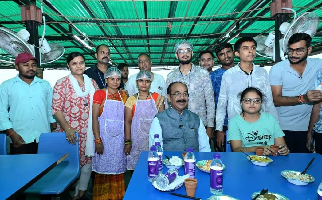 तक्षशिला लाइब्रेरी में पढ़ने आने वाले युवाओं को चाय, नाश्ता व भोजन के लिए बाहर निकलने की जरुरत नहीं,