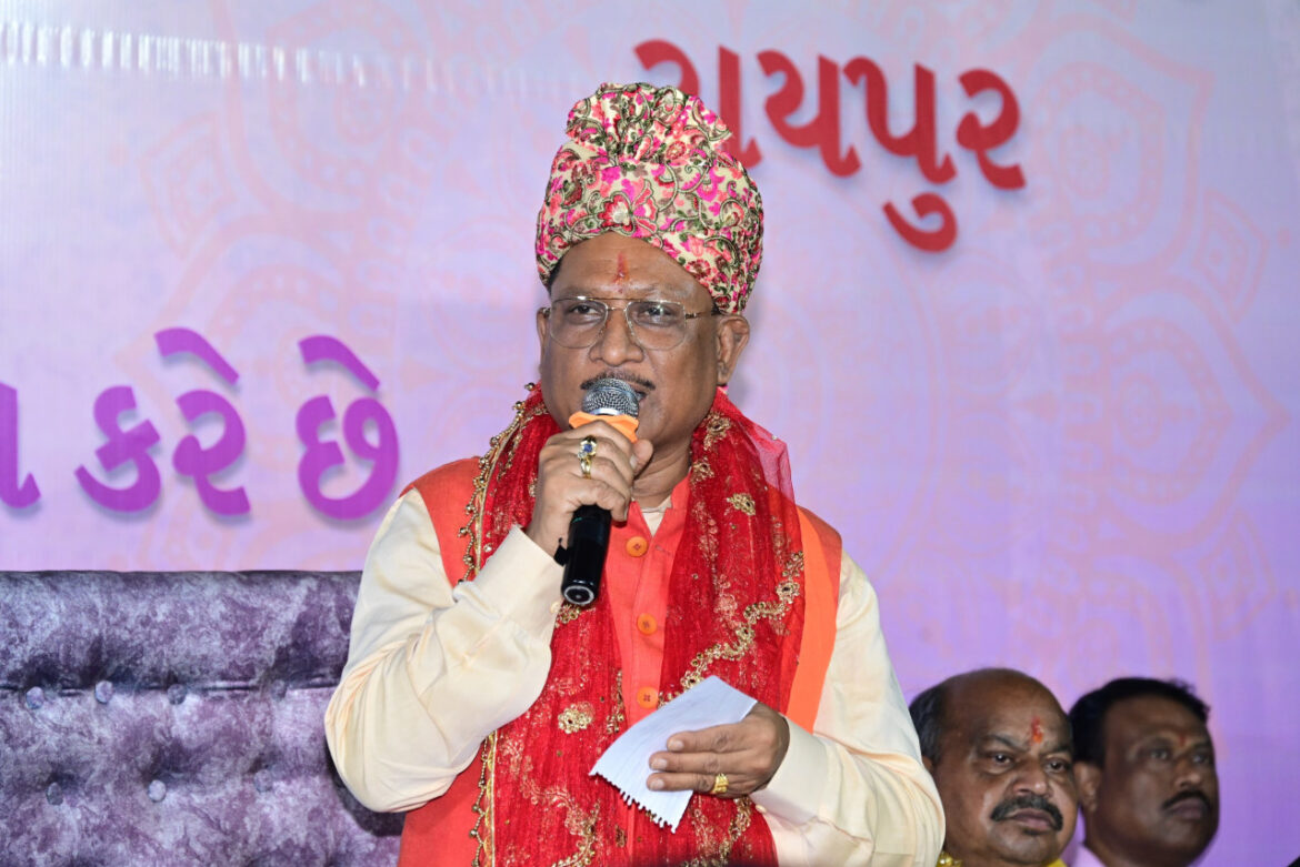 मुख्यमंत्री कच्छ कडवा पाटीदार व कच्छ गुर्जर क्षत्रिय समाज द्वारा आयोजित दुर्गा पूजा उत्सव में हुए शामिल