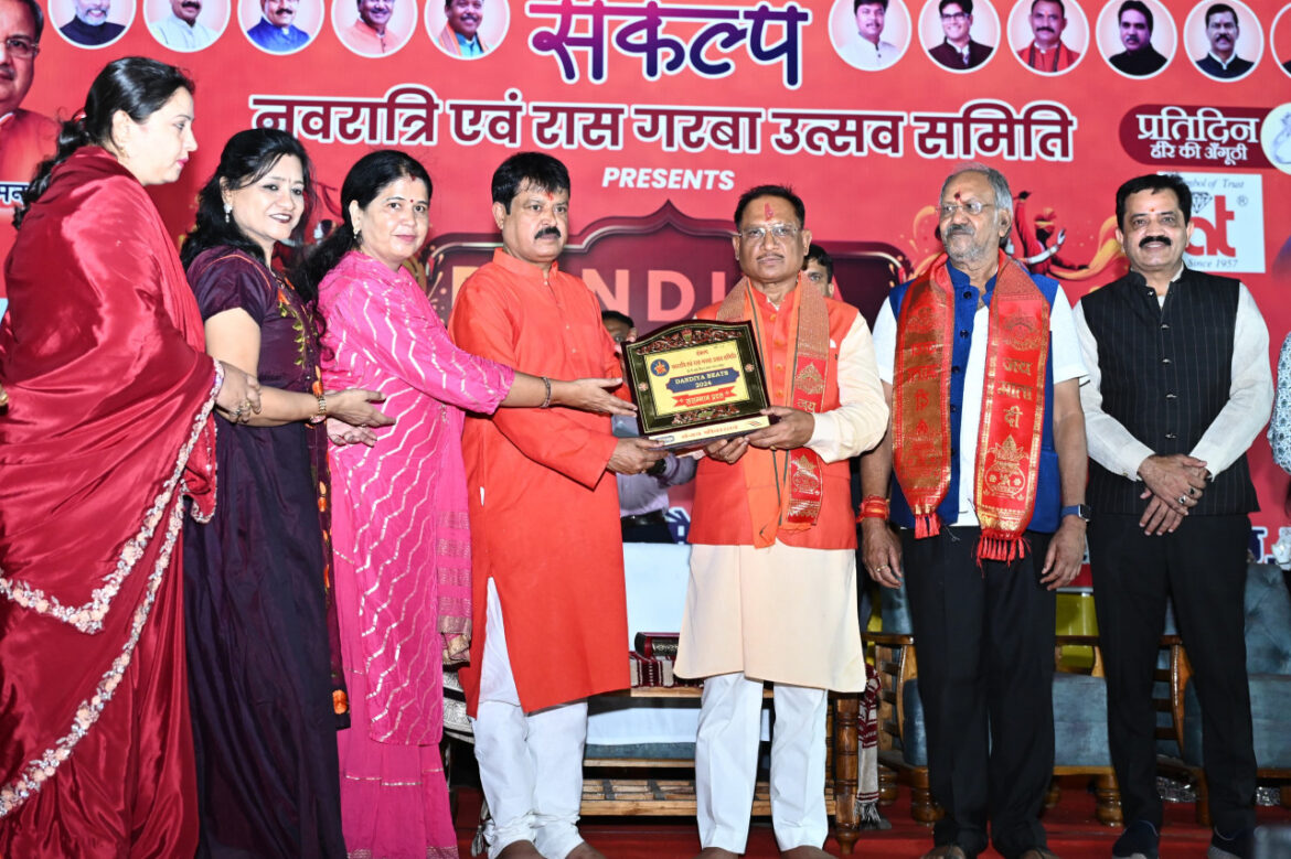 मुख्यमंत्री साय संकल्प दुर्गोत्सव समिति शंकर नगर द्वारा आयोजित दुर्गा पूजा उत्सव में हुए शामिल