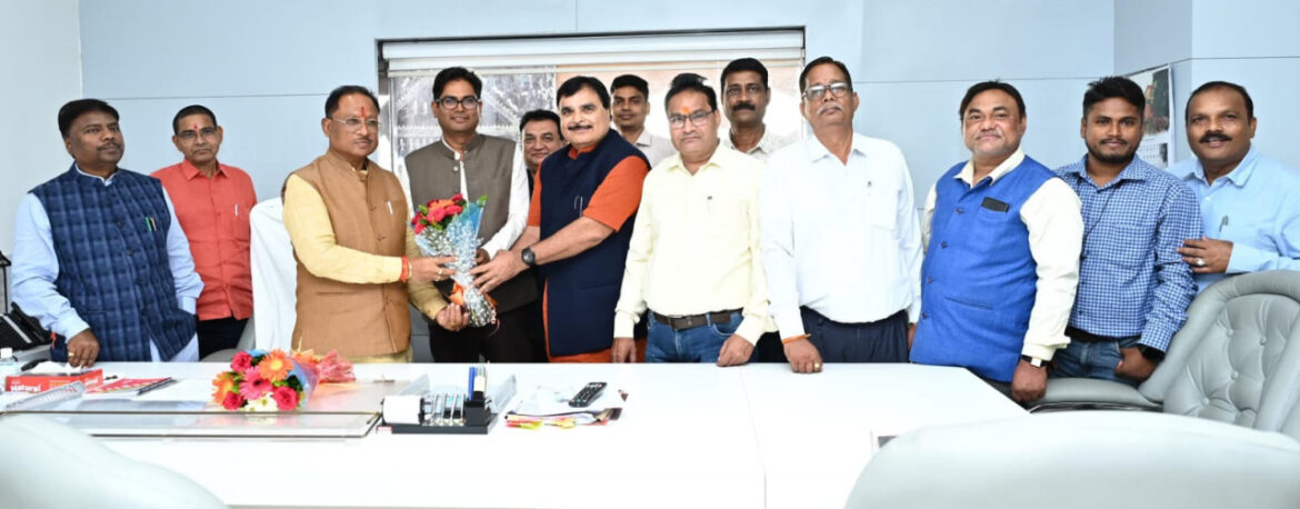 छत्तीसगढ़ कर्मचारी-अधिकारी संयुक्त मोर्चा ने डीए की घोषणा करने पर मुख्यमंत्री श्री साय को दिया धन्यवा