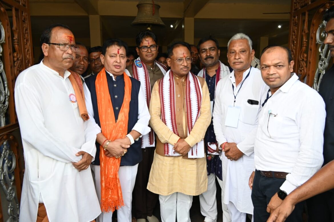 मुख्यमंत्री विष्णुदेव साय कोलता समाज वार्षिक स्नेह सम्मेलन व बंधु मिलन कार्यक्रम में शामिल हुए