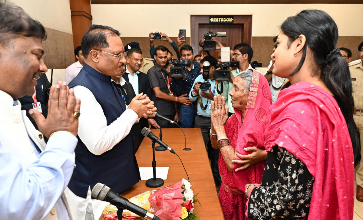 पुलिस भर्ती परीक्षा का रिजल्ट घोषित होने से चयनित अभ्यर्थियों की दीपावली की खुशियां हुई दोगुनी