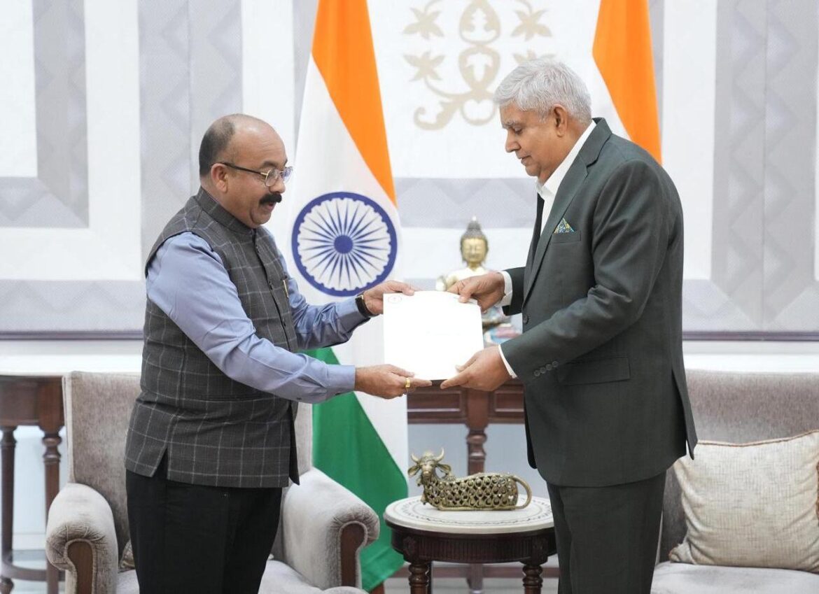 उप राष्ट्रपति जगदीप धनखड़ से उप मुख्यमंत्री अरुण साव ने की भेंट, राज्योत्सव के समापन समारोह में मुख्य आतिथ्य के लिए दिया आमंत्रण