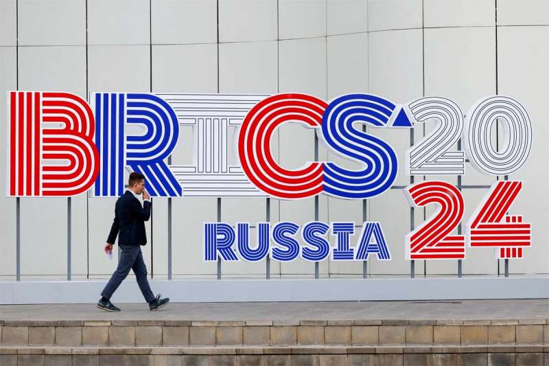 ब्रिक्स शिखर सम्मेलन से पहले प्रतिनिधि देशों के प्रमुखों ने खिंचवाई ग्रुप फोटो, मंच पर साथ दिखे मोदी-जिनपिंग-पुतिन