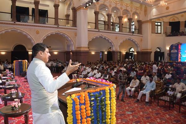 प्रधानमंत्री मोदी ने ग्वालियर में अत्याधुनिक गौशाला के साथ निर्मित कम्प्रेस्ड बायो गैस संयंत्र का किया वर्चुअली शुभारंभ