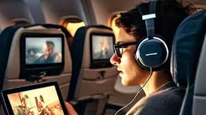 अचानक ही फ्लाइट में चलने लगी एडल्ट फिल्म….फिर हुआ क्या