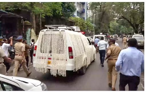 एनसीपीए लॉन में रतन टाटा के अंतिम दर्शन; नम आंखों से दी गई देश के सबसे चहेते उद्योगपति को विदाई