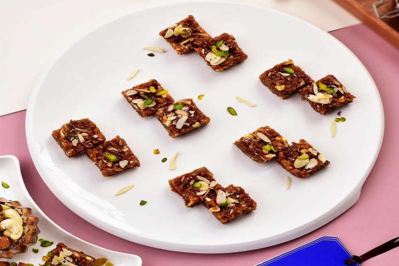 मिठाई की जगह बाजार में इस चीज की मांग बढ़ी, लोग दोस्तों-रिश्तेदारों को दे रहे हैं