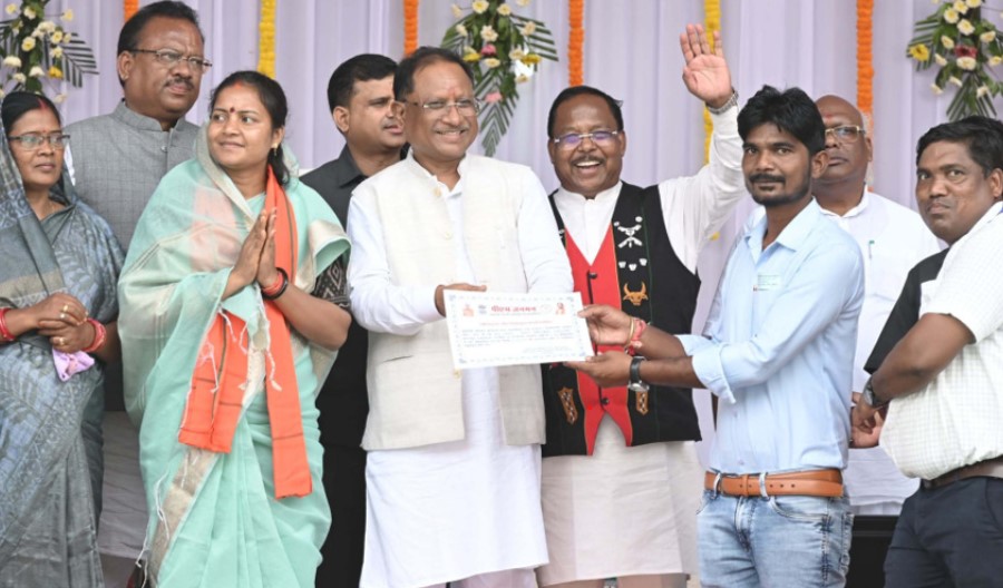 महात्मा गांधी के सपनों को पूरा कर रहे हैं प्रधानमंत्री : मुख्यमंत्री