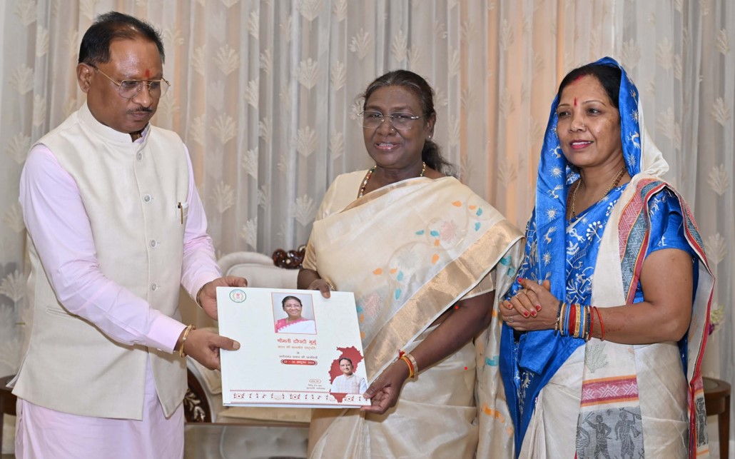 राष्ट्रपति श्रीमती द्रौपदी मुर्मु का मुख्यमंत्री निवास में आत्मीय स्वागत