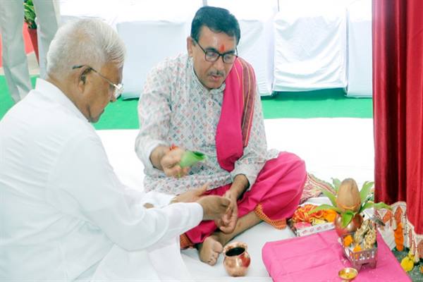राज्यपाल श्री पटेल ने राजभवन मंदिर पुनर्निर्माण कार्य का किया शिलान्यास