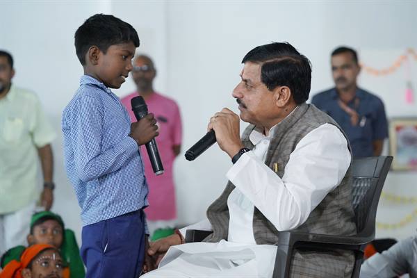 मुख्यमंत्री डॉ. यादव ने छात्र-छात्राओं से आत्मीयता के साथ किया संवाद