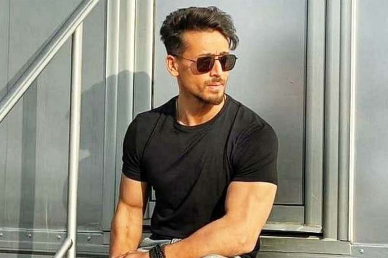 टाइगर श्रॉफ दे चुके हैं 3 बड़ी फ्लॉप फिल्में, बॉबी देओल की ये को-एक्ट्रेस बचाएगी उनकी डूबती नैया, रह चुकी हैं 900 करोड़ी फिल्म का हिस्सा