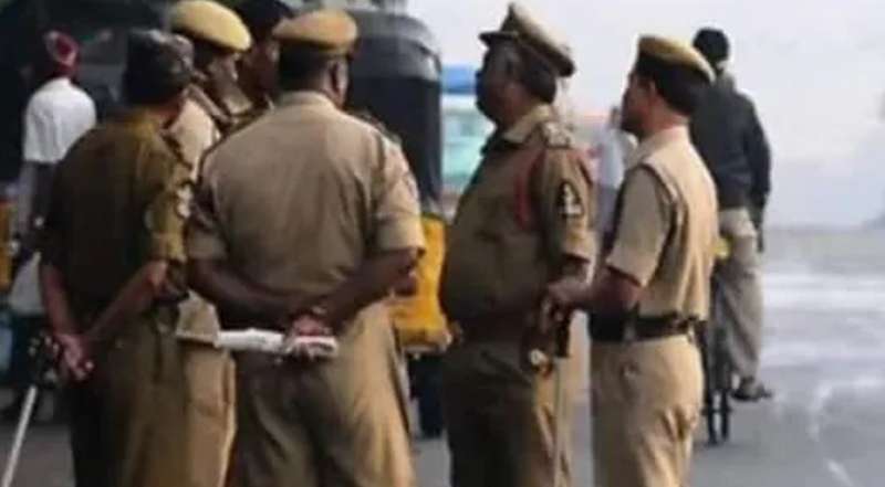 इंस्पेक्टर-दारोगा सहित 8 पुलिसकर्मी सस्पेंड, मंदिर की सुरक्षा ड्यूटी में लापरवाही पर हुआ बड़ा एक्शन