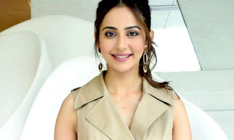 बिना बेल्ट के 80 किलो वजन उठाने के दौरान रकुल प्रीत सिंह की पीठ में लगी चोट