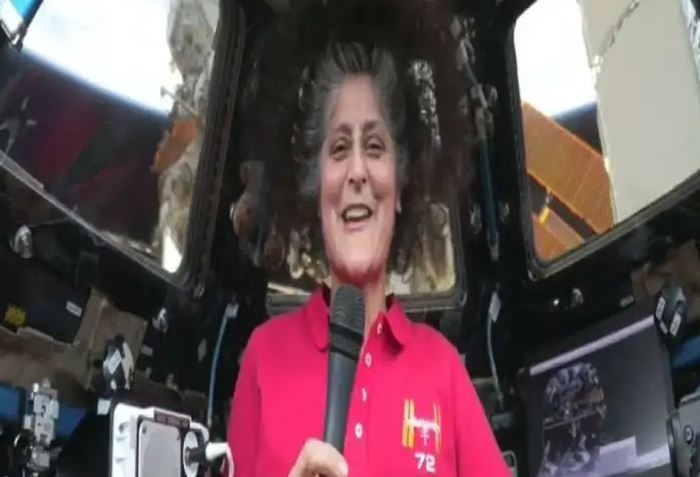 दिवाली की बधाई: नासा एस्ट्रोनॉट सुनीता विलियम्स का खास संदेश