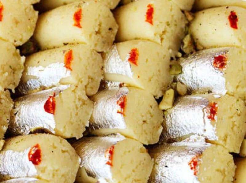 त्योहारों पर मिलावटी मिठाइयों का खतरा, स्वास्थ्य विशेषज्ञों ने दी सावधान रहने की सलाह