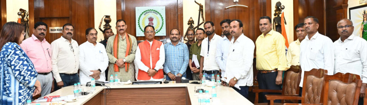 मुख्यमंत्री विष्णु देव साय की संवेदनशील पहल : समिति प्रबंधकों और कर्मचारियों की हड़ताल समाप्त