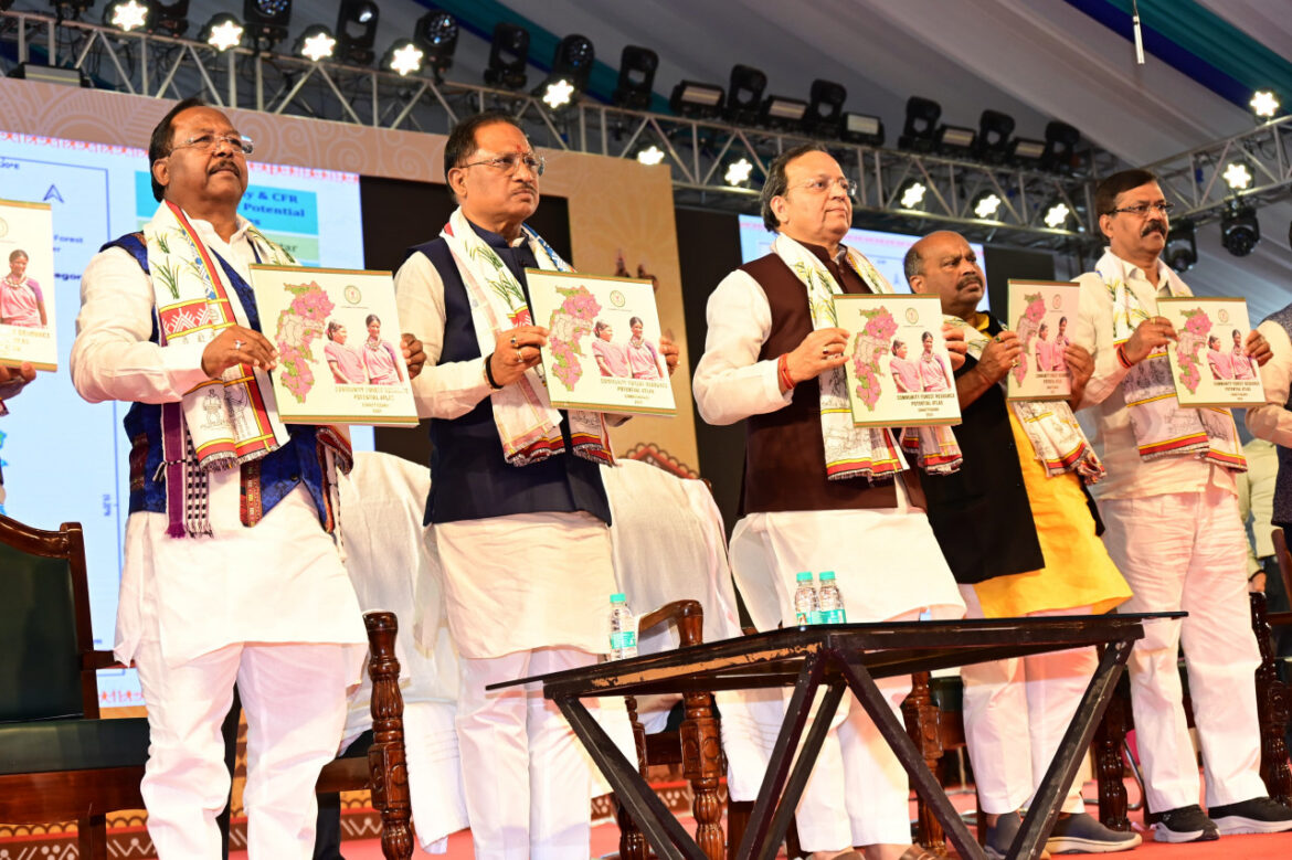 मुख्यमंत्री ने किया जननायकों के अमूल्य योगदान पर आधारित शौर्याजंलि कैलेण्डर और एटलस का विमोचन