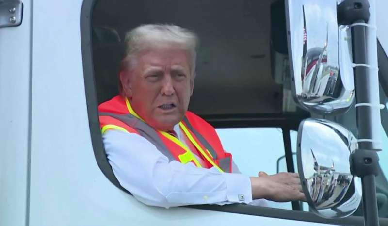 मोदी की तरह ट्रंप ने भी अपनाया मैं भी चौकीदार वाला फार्मूला