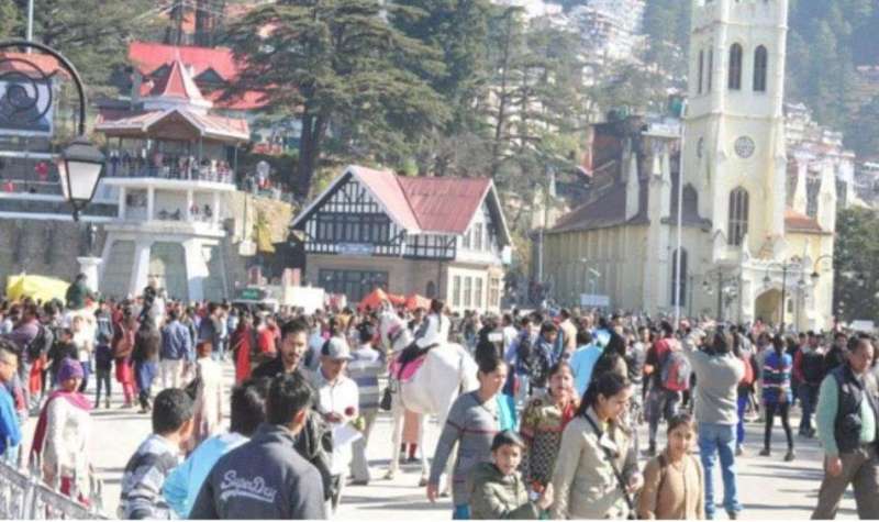लंबे वीकेंड पर हिमाचल पहुंच रहे पर्यटक, होटल कारोबारियों के चेहरे खिले