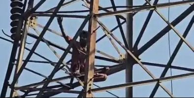 मादक द्रव्य पदार्थो का सेवन कर नशे में धुत पत्नी से नाराज पति चढ़ा हाईटेंशन तार के टावर पर