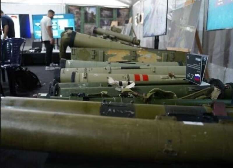 हिजबुल्लाह ठिकानों से मिला हथियारों का जखीरा देख इजराइली सेना सकते में