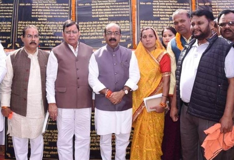 उप मुख्यमंत्री अरुण साव ने वृद्धाश्रम में बुजुर्गों को दिए फल, मिठाई और कंबल, बुजुर्गों के साथ केक काटकर अपने जन्मदिन की शुरुआत की