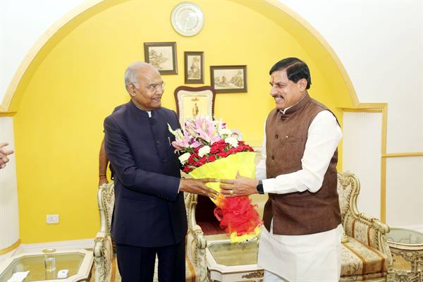 मुख्यमंत्री डॉ. यादव ने राजभवन में पूर्व राष्ट्रपति  कोविंद से भेंट की