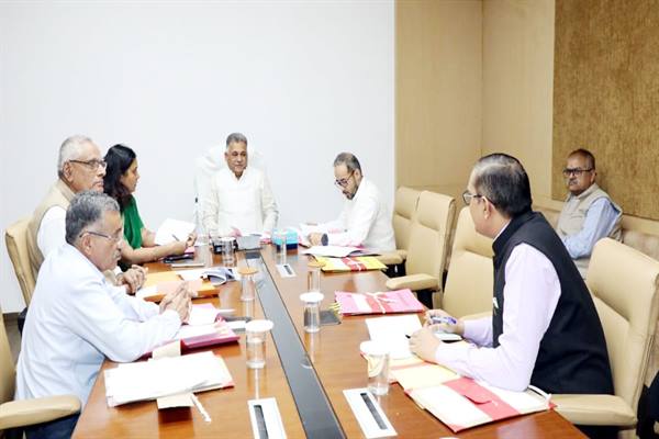 आयुष मंत्री श्री परमार की अध्यक्षता में हुई “पुरस्कार चयन समिति” की बैठक