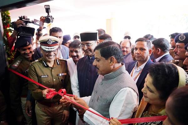 शहीद पुलिसकर्मियों ने “देशभक्ति-जन सेवा के संदेश” ध्येय वाक्य को सचमुच जिया – मुख्यमंत्री डॉ. यादव