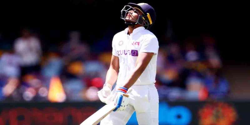 शुभमन गिल पहले टेस्ट मैच से बाहर, कैच पकड़ते हुए उंगली में लगी चोट