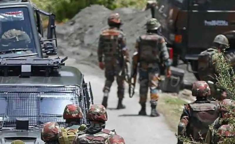 दो अलग-अलग स्थानों पर मुठभेड़ में तीन आतंकी ढेर, सर्च ऑपरेशन जारी