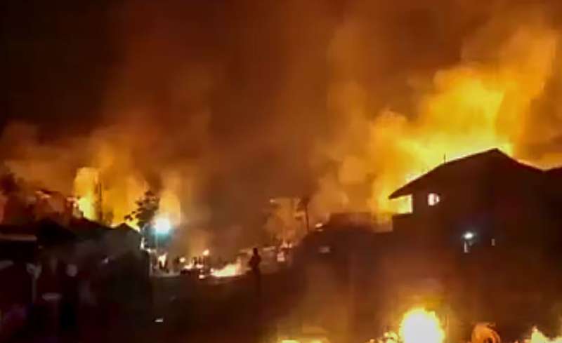 मणिपुर में उग्र भीड़ का तांडव, भाजपा मंत्री समेत चार विधायकों के जलाए घर