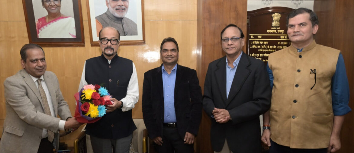 राज्यपाल डेका से पं. जवाहरलाल नेहरू मेमोरियल मेडिकल कॉलेज डीन डॉ. चौधरी ने सौजन्य भेंट की