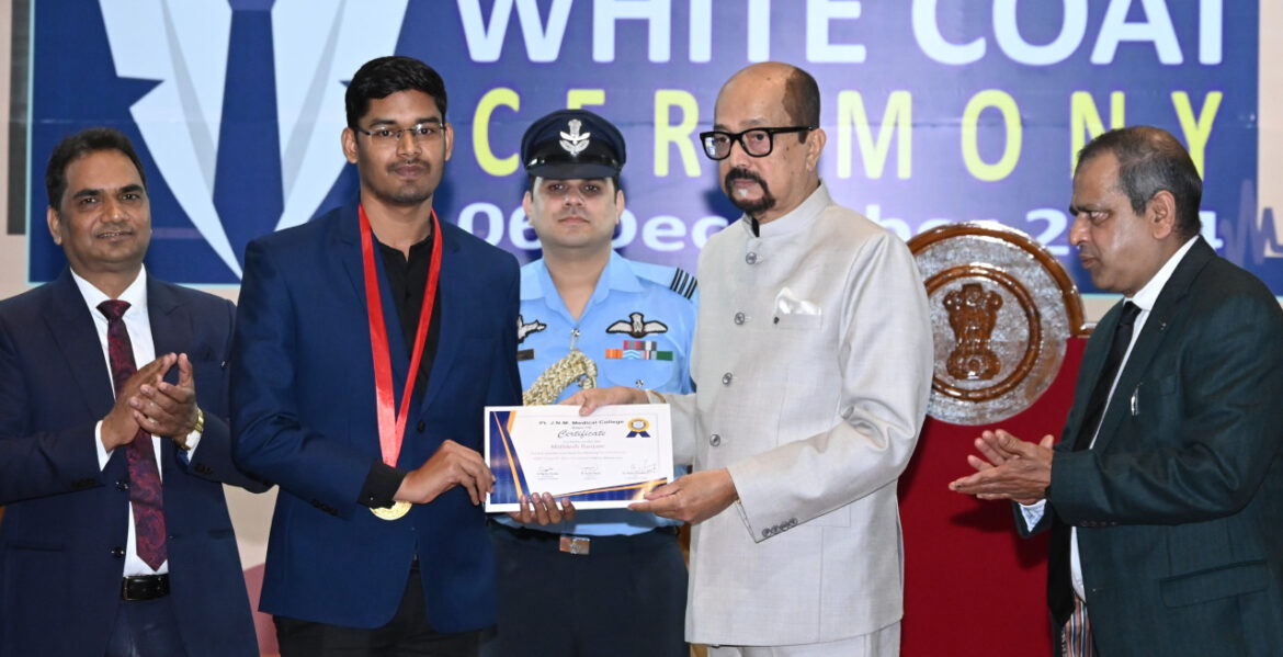 मानवीय संवेदनाओं को साथ लेकर चलें चिकित्सक – राज्यपाल श्री डेका