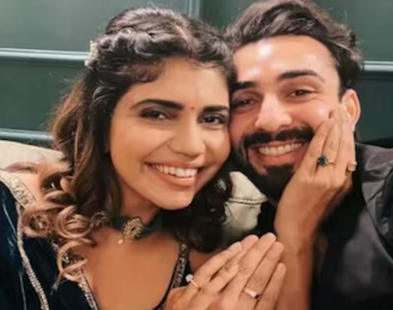 लान्ग टाइम गर्लफ्रेंड संग सगाई की अभिषेक ने