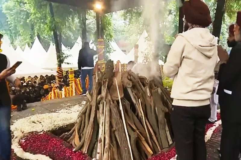 पंचतत्व में विलीन हुए मनमोहन सिंह, निगमबोध घाट पर हुआ अंतिम संस्कार, नम आंखों से दी गई अंतिम विदाई