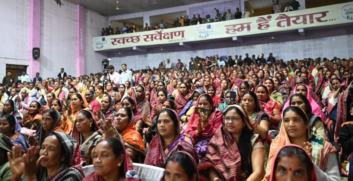 मुख्यमंत्री श्री विष्णु देव साय अम्बिकापुर में छत्तीसगढ़ कोलता समाज के संभागस्तरीय सम्मेलन में हुए शामिल