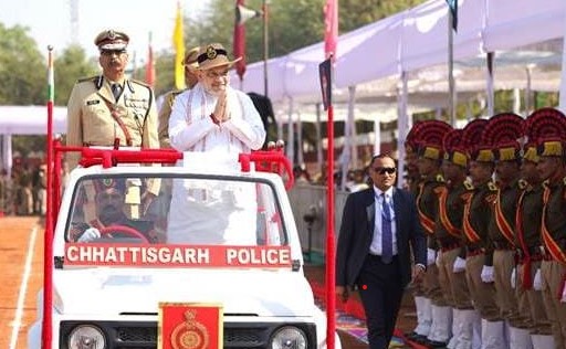 केन्द्रीय गृह एवं सहकारिता मंत्री श्री अमित शाह ने आज अपने छत्तीसगढ़ दौरे के पहले दिन रायपुर में छत्तीसगढ़ पुलिस को ‘प्रेसिडेंट कलर’ प्रदान किया