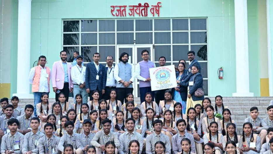 स्कूली बच्चों का विधानसभा का शैक्षणिक भ्रमण