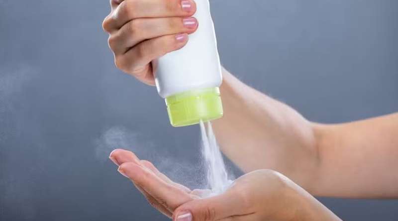 टैल्क से कैंसर की आशंका के चलते कॉस्मेटिक उत्पादों पर सख्त नियम