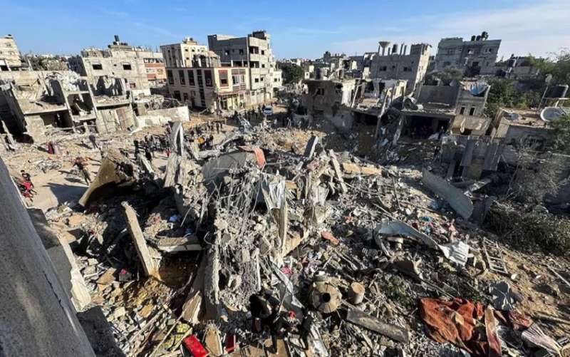 इजरायल के हमले तेज: गाजा में 14 लोगों की जान गई, नागरिकों को जगह खाली करने का आदेश