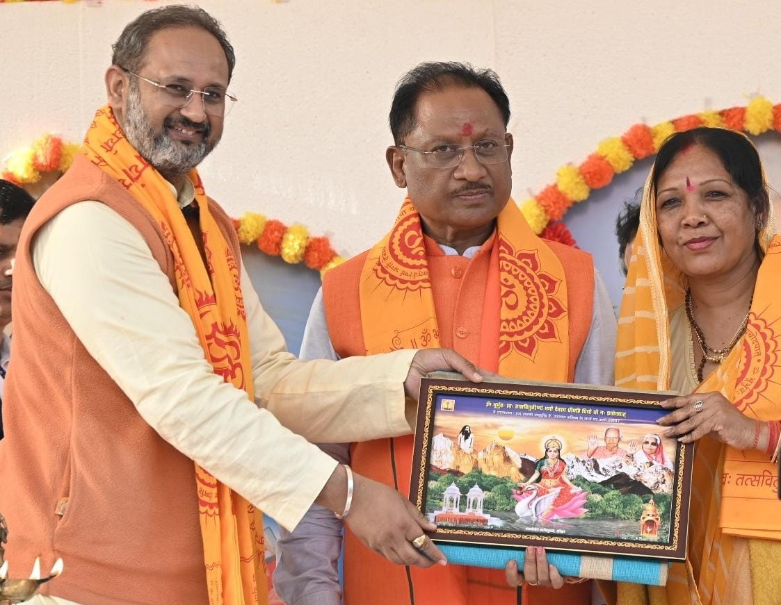 हमारी सरकार ने देवी स्वरूप माताओं-बहनों के लिए महतारी वंदन योजना लागू कर उन्हें सम्मान देने का किया है