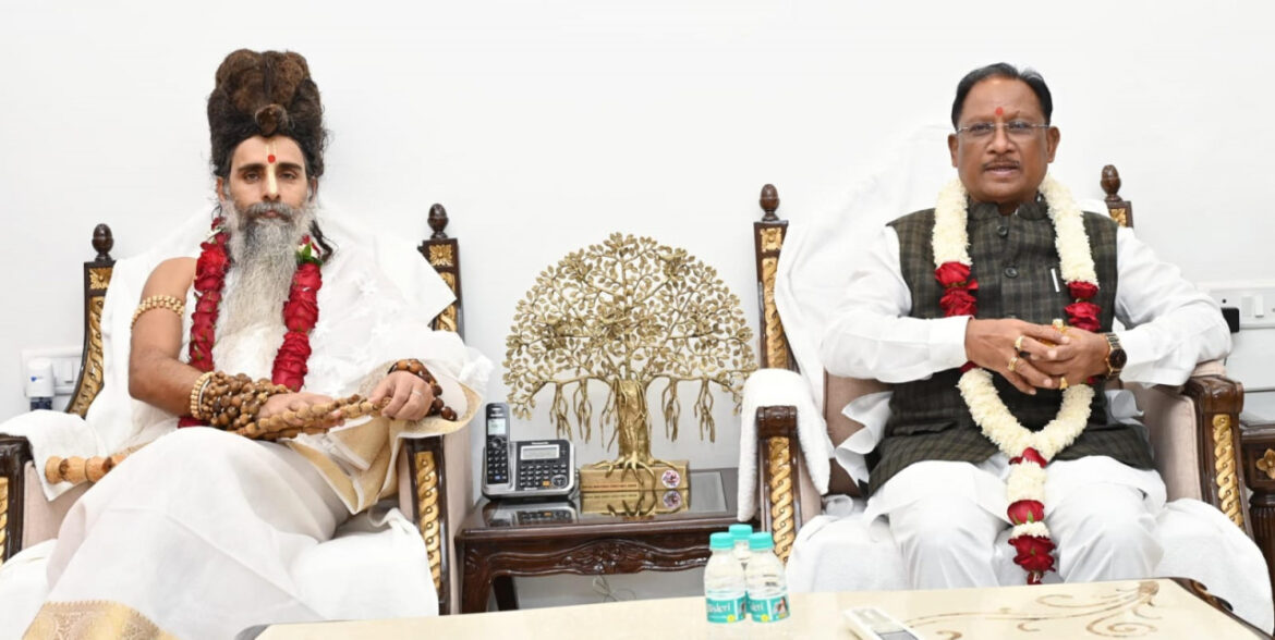 मुख्यमंत्री  विष्णु देव साय से सद्गुरु  ऋतेश्वर  महाराज ने की सौजन्य मुलाकात