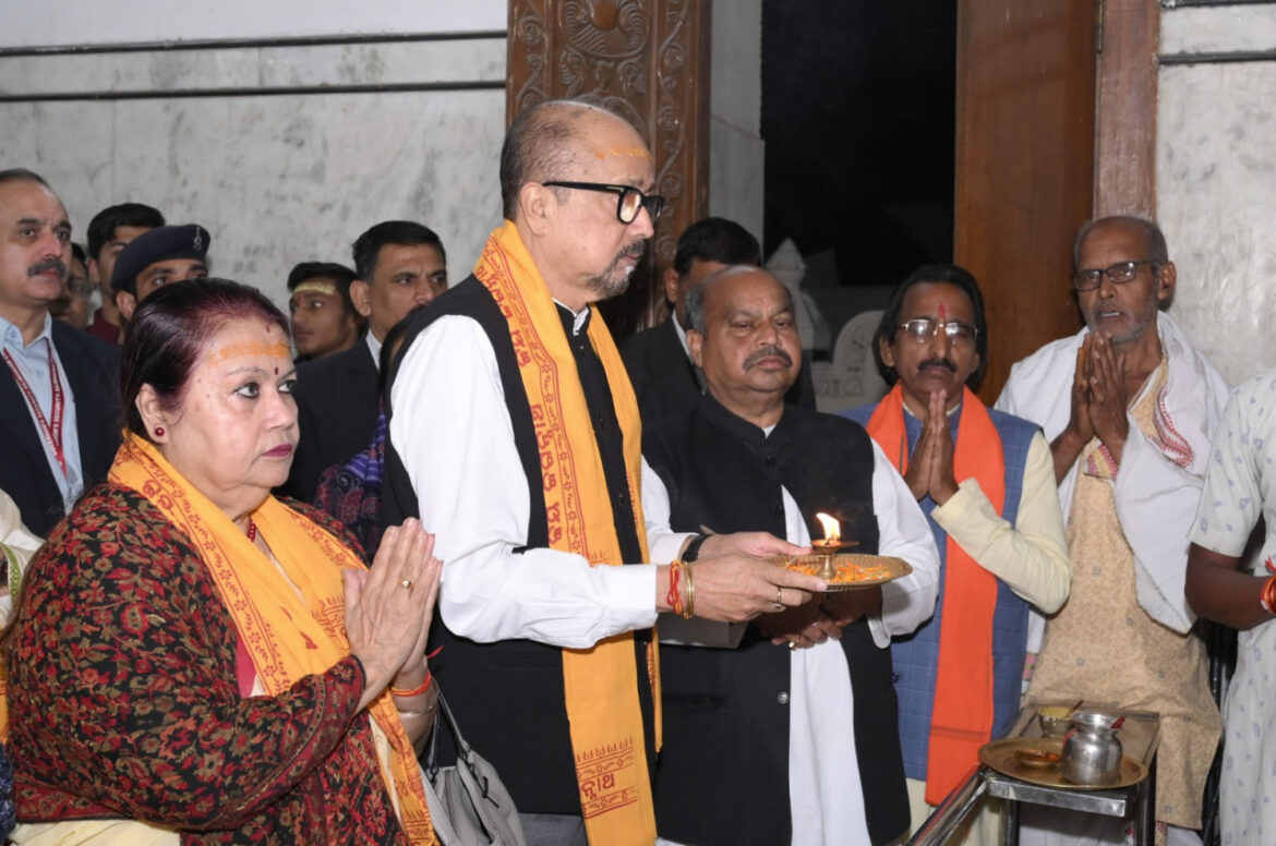 ’राज्यपाल श्री डेका ने श्री राम मंदिर एवं जगन्नाथ मंदिर में की पूजा-अर्चना’