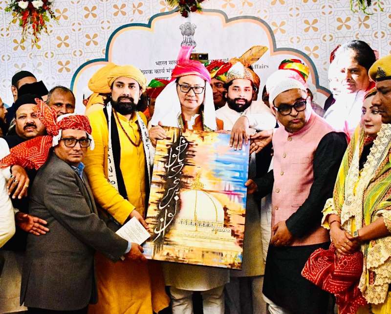 प्रधानमंत्री नरेन्द्र मोदी ने ख्वाजा की बारगाह में भेजी अक़ीदत की चादर