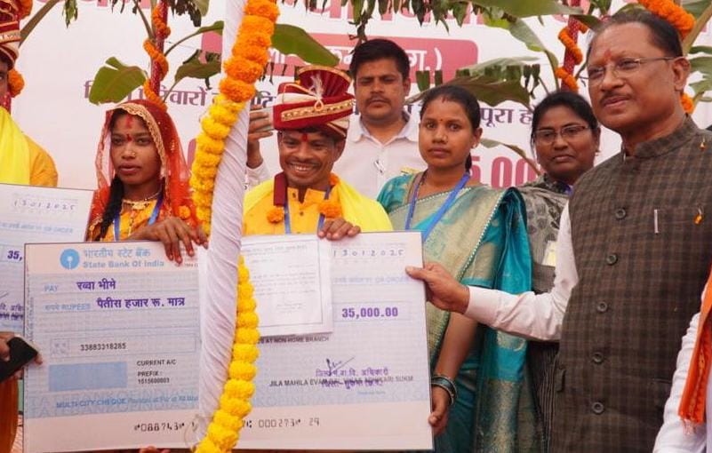 प्यार और विश्वास के आगे हार गई नक्सल हिंसा: जहां कभी बन्दूकें गूंजती थी, अब वहां गूंज रही शहनाई